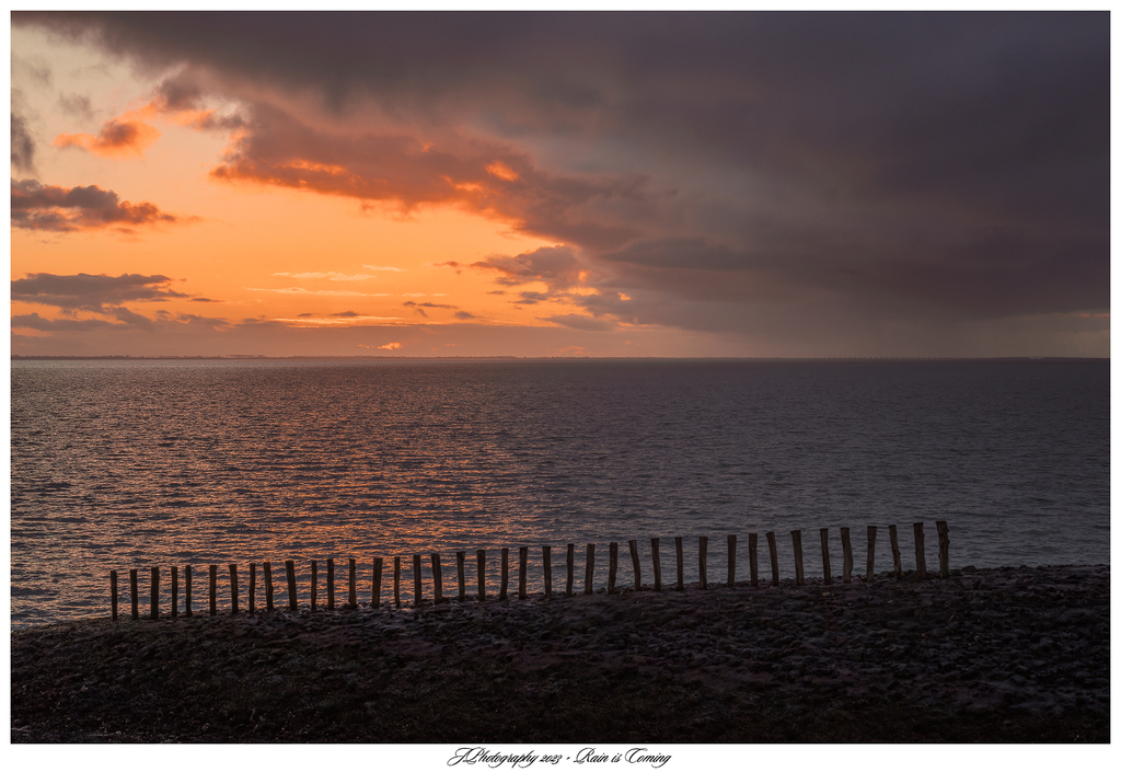  DSC4568 Borrendamme sunset 2-2-WS Rain is Coming - 