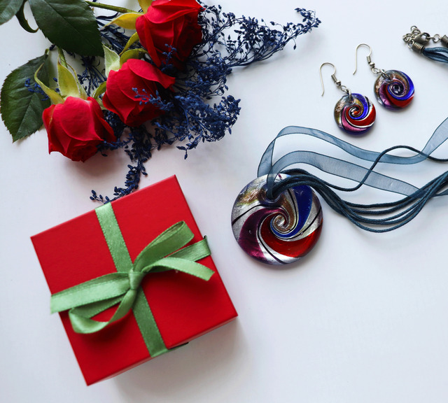 Custom Handmade Jewelry: Design Your Own Unique Pi Picture Box