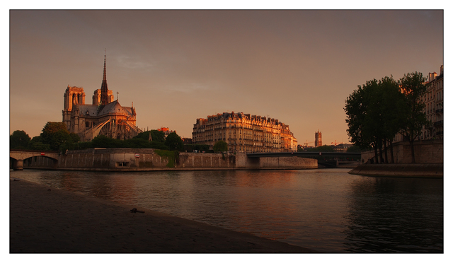 - Notre Dame Morning Panorama France