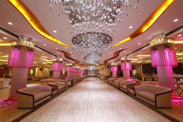 Choose the right Wedding Halls in Delhi Picture Box