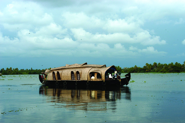 Houseboat Island getaways 1 Picture Box