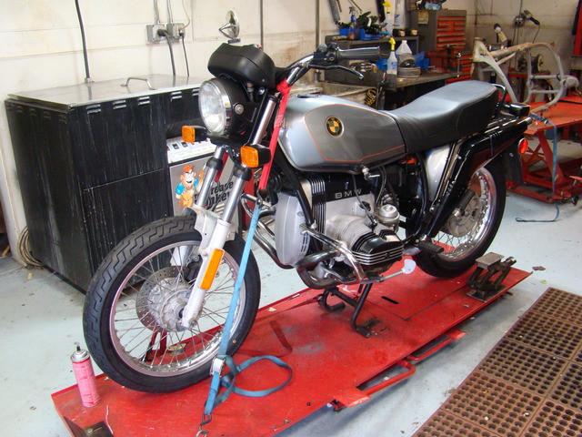 DSC02783 6207703 '84 BMW R80ST Running "Project" B. Bike was apart; we are reassembling, Rebuild Carbs, get motor started.
