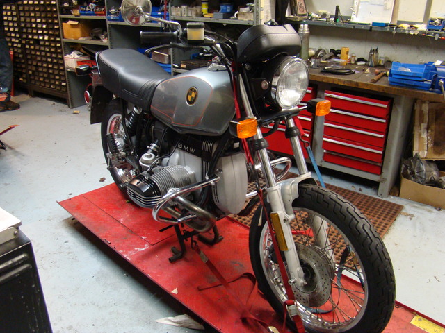 DSC02784 6207703 '84 BMW R80ST Running "Project" B. Bike was apart; we are reassembling, Rebuild Carbs, get motor started.