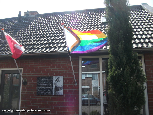 Regenboogvlag in top voor actie 16-04-23 Garden 2023