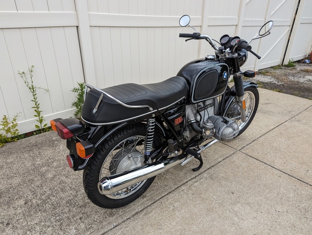 4970212 (15) 4970212 1976 BMW R90/6, BLACK. 10K SERVICE, NEW BATTERY, TIRES & EXHAUST, REBUILD FORKS, CARBS.