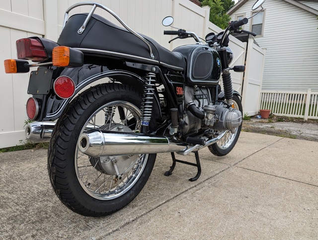 4970212 (17) 4970212 1976 BMW R90/6, BLACK. 10K SERVICE, NEW BATTERY, TIRES & EXHAUST, REBUILD FORKS, CARBS.