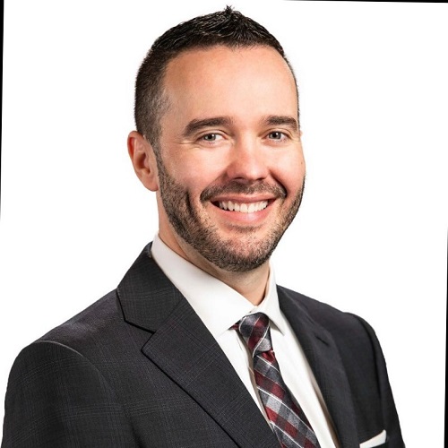 logo what it means to be a successful business leader; what it means to effectively lead teams.