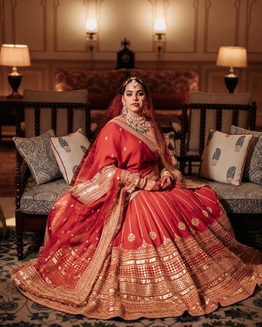 Odhney: Bridal Lehenga on Rent Picture Box