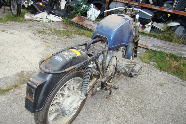 DSC03164 6226384 '83 R100RS, Body apart, not wreck.