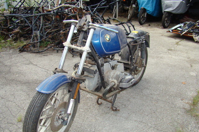 DSC03167 6226384 '83 R100RS, Body apart, not wreck.