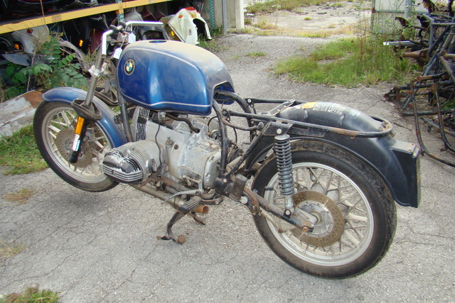 DSC03169 6226384 '83 R100RS, Body apart, not wreck.