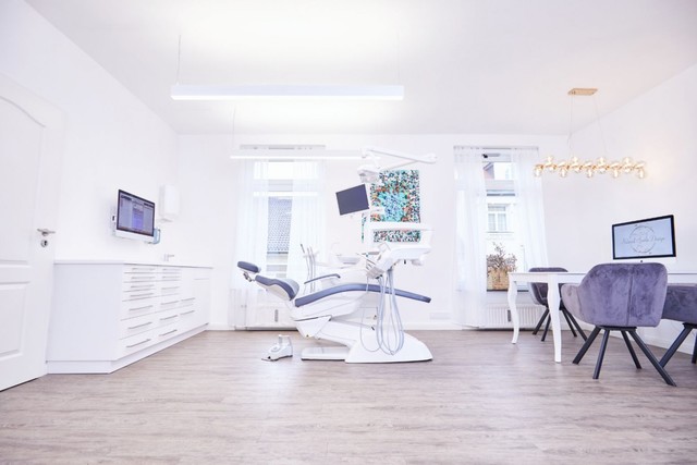 Praxis  MG 5731-uai-1440x960 ZahnÃ¤rztin MÃ¼nchen Dr. Strehlow | Ã„sthetische Zahnmedizin, Veneers, CMD |