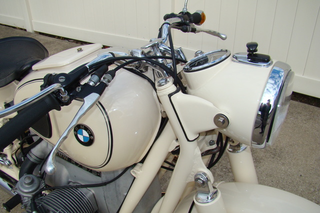 DSC03298 1812504 BMW 1967 R75/5 Conversion. Dover White