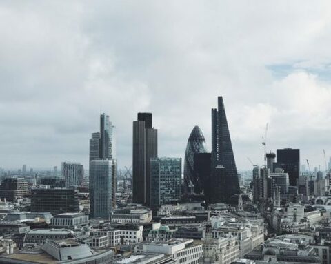 cropped-robert-bye-LqZJf4uk... - Anonymous