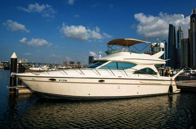 Yacht rental Dubai Picture Box
