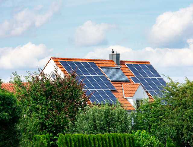 modern-house-with-photovoltaic-and-solar-heating-s DKZ-Solar GmbH