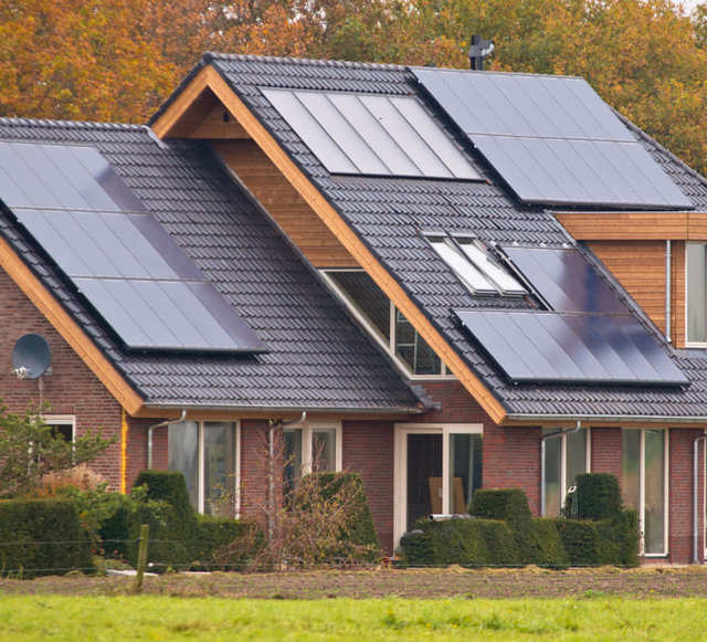 solar-panels-on-house-2021-08-26-16-38-08-utc-1 DKZ-Solar GmbH