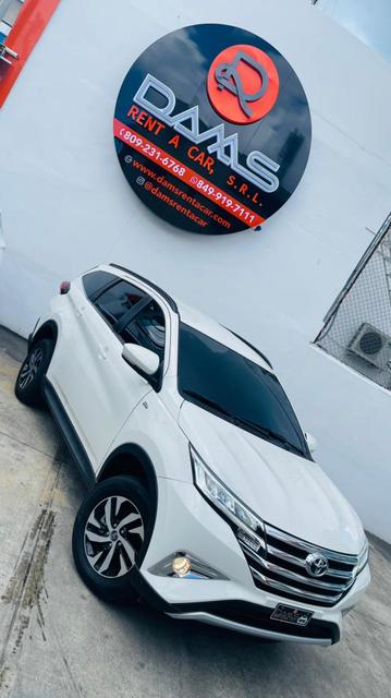 Servicios de alquiler de sedÃ¡n familiar en Santo  Picture Box