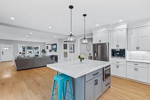 Custom kitchen cabinets Aureli Construction