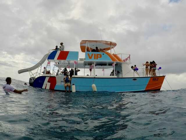 2-Party-boat-catamaran Picture Box