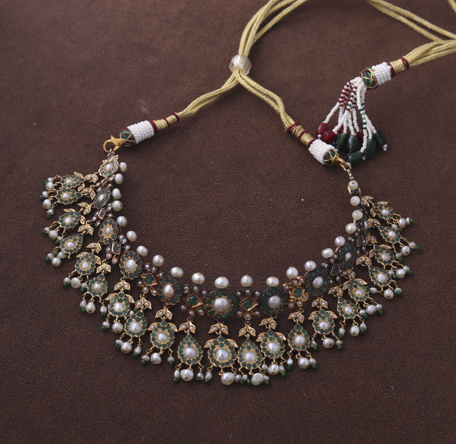 Bashra Pearl Necklace Picture Box