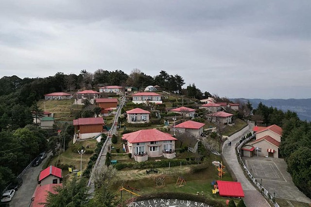 Resort in Chail Picture Box