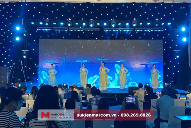 tochucsukien sukienmarcom