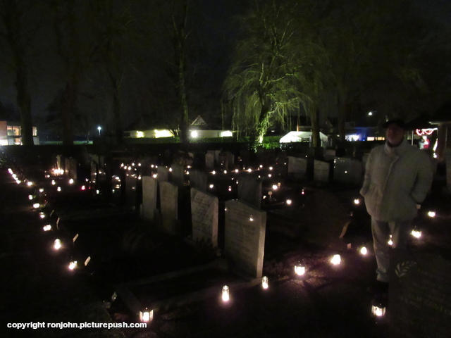 John en Ad Lichtjesavond Linschoten 14-02-25 3 R.I.P. Father 1915-1992 & Mother 1921-2012