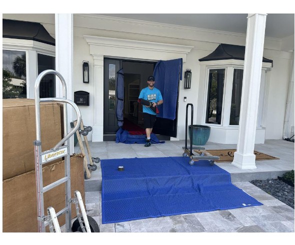 590X490 Crew2 Haulin Assets Moving Picture Box