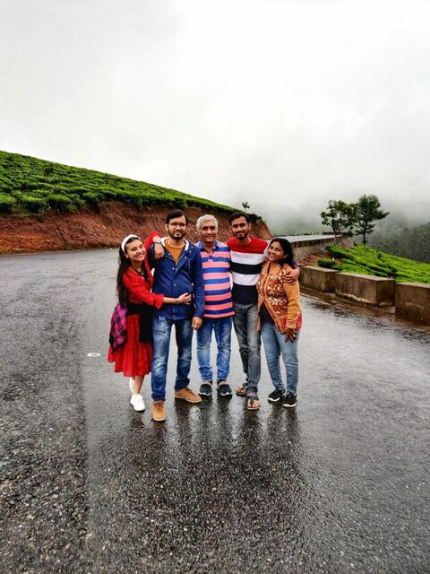 How to pose with family Family Photoshoot ideas Fa Ooty Heritage Tours And Travels Sightseeing