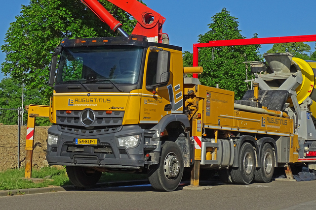Augustinus Betonpompverhuur Mercedes Arocs 54-BLF- Truckfoto's