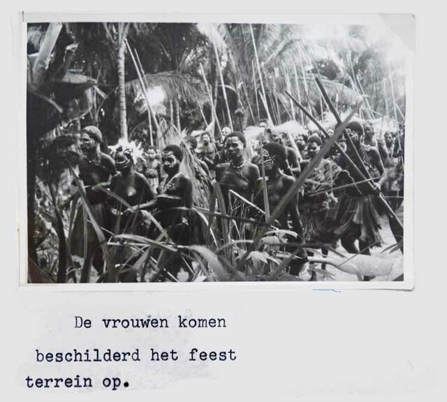 DSC08105b 20161-18 De vrouwen komen beschilderd he AR-P027 20161 en 20224 Cees Meuwese