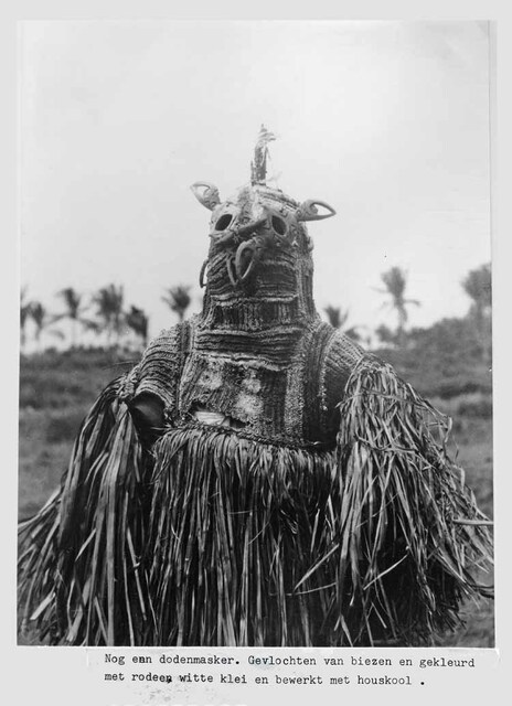 DSC08252b 20167-43 Man in dodenmasker - jipae-kost AR-P027 20161 en 20224 Cees Meuwese