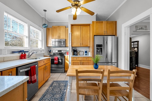 0873acef88684695b42dfa0b5fd2e595-LargeOriginal OneHometown Getaways