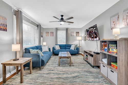 7546963edf9e4d5dafc094631c09e692-LargeOriginal OneHometown Getaways