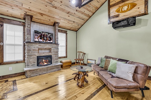 bbbba17eaf6240bab030fad58fe9045e-MediumOriginal OneHometown Getaways