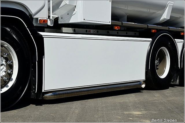 DSC 2644-border 2025-08-10 DK