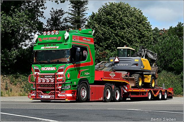 DSC 9569-border 11-07-2025