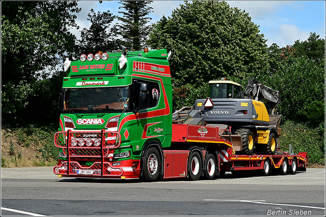 DSC 9585-border 11-07-2025