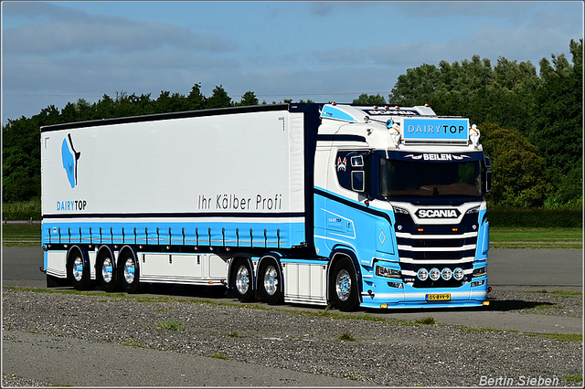 DSC 4727-border 16-08-2025