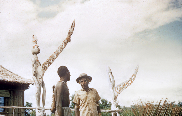 Anthony van Kampen D1-025 Asmat mannen bij bisjpal photoshop