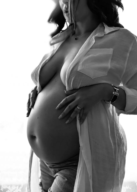 Maternity Photoshoot Services in Melbourne Picture Box