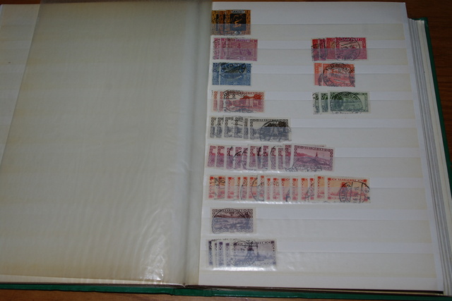 IMGP8945 Saar 2 albums 1920-1959 mint-used