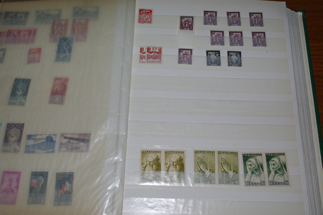 IMGP8951 Saar 2 albums 1920-1959 mint-used