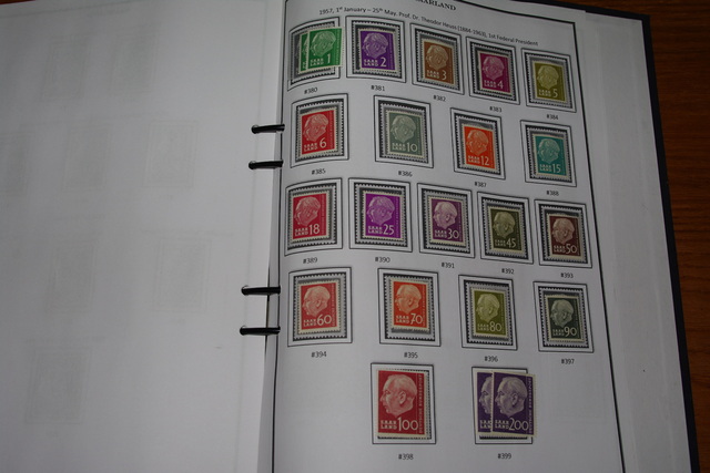 IMGP8962 Saar 2 albums 1920-1959 mint-used