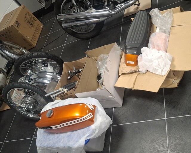 20260103 210838 1972 FS1 5-speed Mandarin Orange