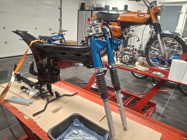 20260127 223524 1972 FS1 5-speed Marine Blue