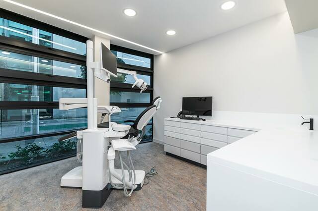 Cosmetic dentist Sandyford Picture Box