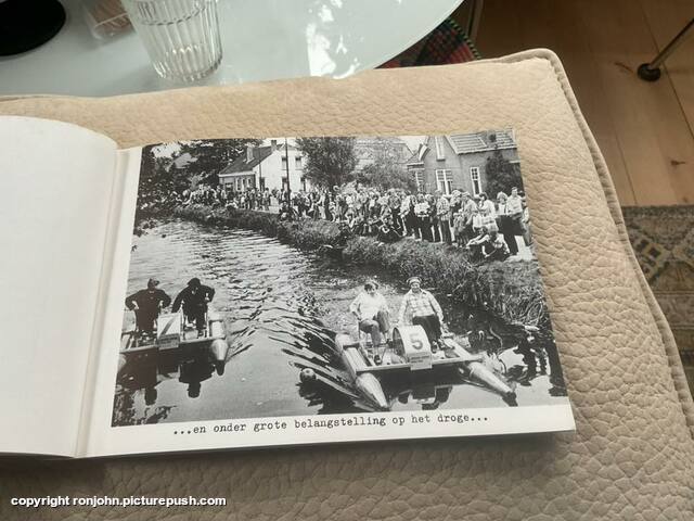 Ma en Jacky Abekrom Waterfietskampioensch Past From Ron