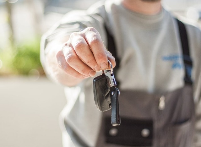 imgi 19 Car-key-cut-and-replacement-min 123 Mobile Lock